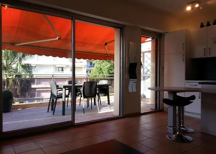 Ideal Vacances : Studio Au Centre De Juan Les Pins
