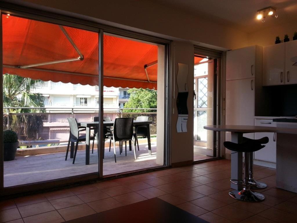 Appartement Ideal Vacances : Studio Au Centre De Juan Les Pins Antibes